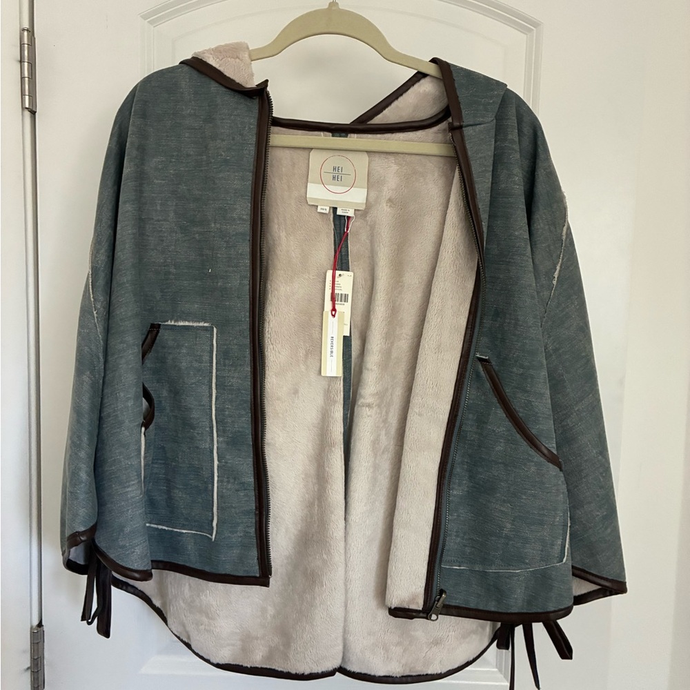 Anthropologie reversible denim and Sherpa poncho with faux leather trim - Picture 9 of 9
